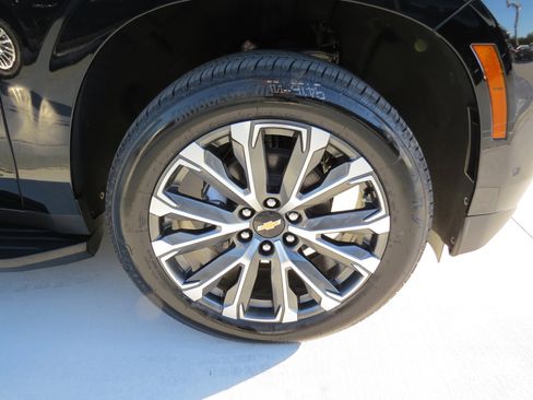 New 2026 Chevrolet Suburban High Country w/ Sun And Tow Package image 7