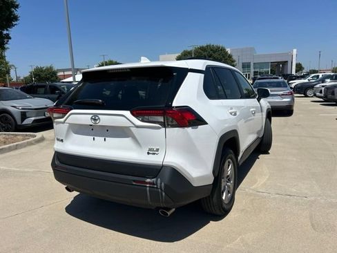 Used 2025 Toyota RAV4 XLE AWD/4WD image 4