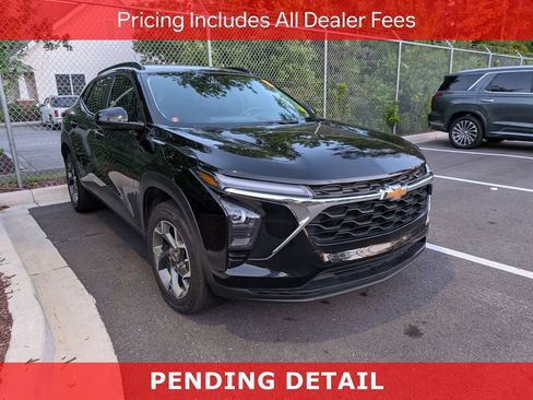 Used 2024 Chevrolet Trax LT w/ Driver Confidence Package FWD image 1