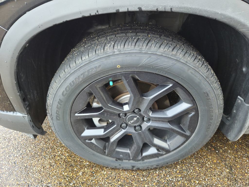 Used 2025 Honda Pilot Touring image 4