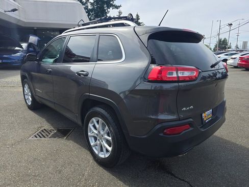 Used 2016 Jeep Cherokee Latitude w/ Cold Weather Group AWD/4WD image 5