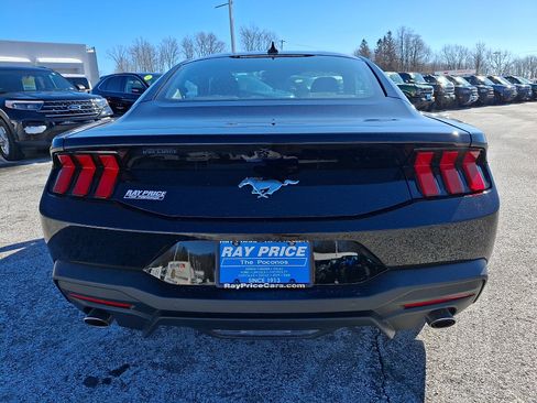Certified 2025 Ford Mustang Coupe image 5