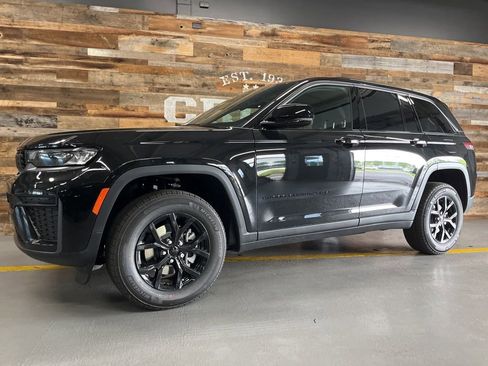 New 2026 Jeep Grand Cherokee Altitude AWD/4WD image 16