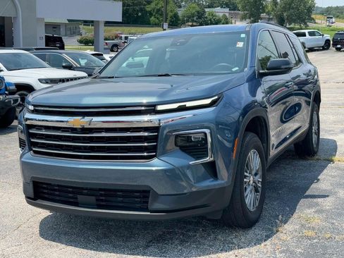 Used 2025 Chevrolet Traverse LT AWD/4WD image 10