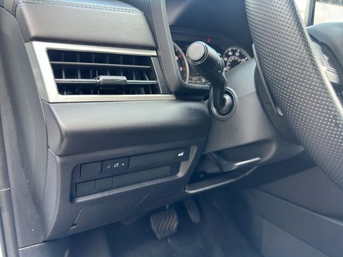 Used 2025 Mitsubishi Outlander SE AWD/4WD image 20