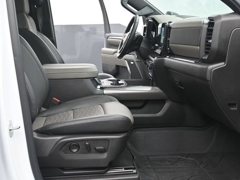 Used 2024 Chevrolet Silverado 2500 ZR2 w/ Technology Package AWD/4WD image 11