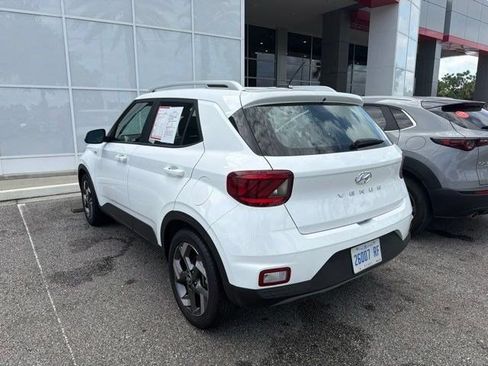 Used 2025 Hyundai Venue SEL FWD image 6