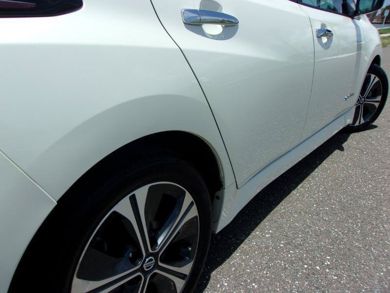 Used 2018 Nissan Leaf SV w/ SV Technology Package FWD image 19