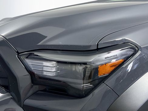 New 2026 Toyota 4Runner SR5 AWD/4WD image 11