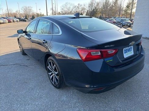 Used 2017 Chevrolet Malibu LT w/ Leather Package FWD image 3