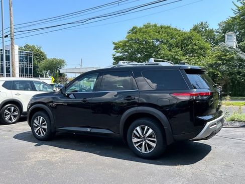 Certified 2023 Nissan Pathfinder SL w/ Black Appearance Package AWD/4WD image 4