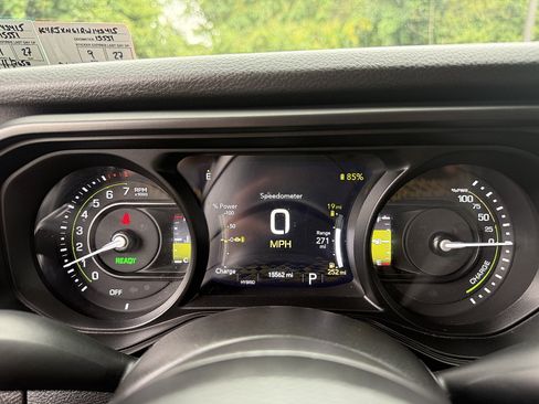 Certified 2024 Jeep Wrangler Unlimited w/ Convenience Group AWD/4WD image 21
