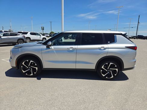 Used 2024 Mitsubishi Outlander AWD image 6