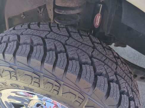 Used 2022 RAM 2500 Tradesman w/ Chrome Appearance Group AWD/4WD image 12
