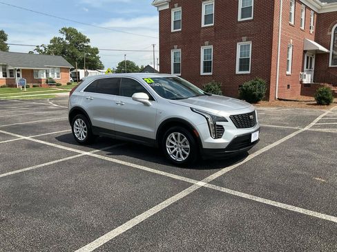 Used 2021 Cadillac XT4 Luxury FWD image 2