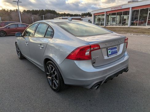 Used 2017 Volvo S60 T5 Dynamic image 3