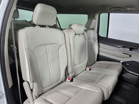 Used 2024 Jeep Wagoneer L Series II w/ Flexible Seating Group image 16