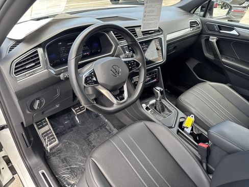 Certified 2023 Volkswagen Tiguan SE R-Line FWD image 20