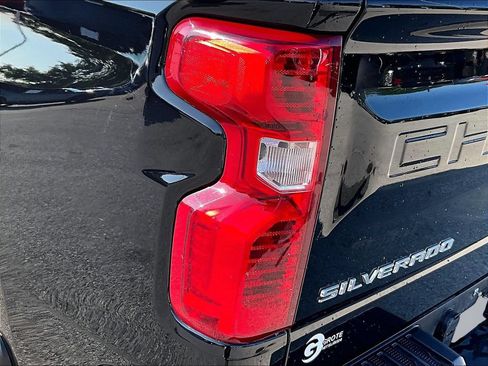 Used 2022 Chevrolet Silverado 1500 Custom Trail Boss AWD/4WD image 32