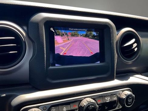 Used 2023 Jeep Gladiator Sport AWD/4WD image 15