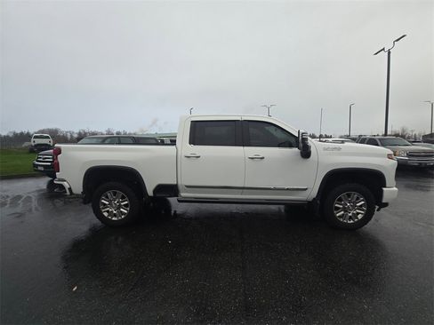 Used 2024 Chevrolet Silverado 3500 High Country image 2