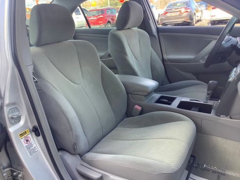 Used 2009 Toyota Camry LE image 17