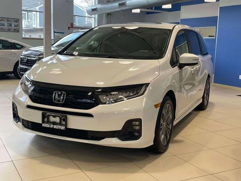 New 2026 Honda Odyssey Touring image 3