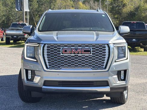 Used 2024 GMC Yukon XL Denali w/ Advanced Technology Package image 2