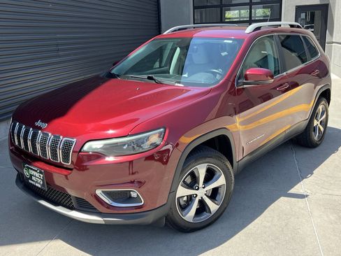 Used 2019 Jeep Cherokee Limited image 2