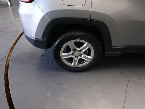 Used 2024 Jeep Compass Latitude AWD/4WD image 21