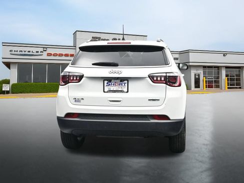 Used 2024 Jeep Compass Latitude w/ Convenience Group AWD/4WD image 4