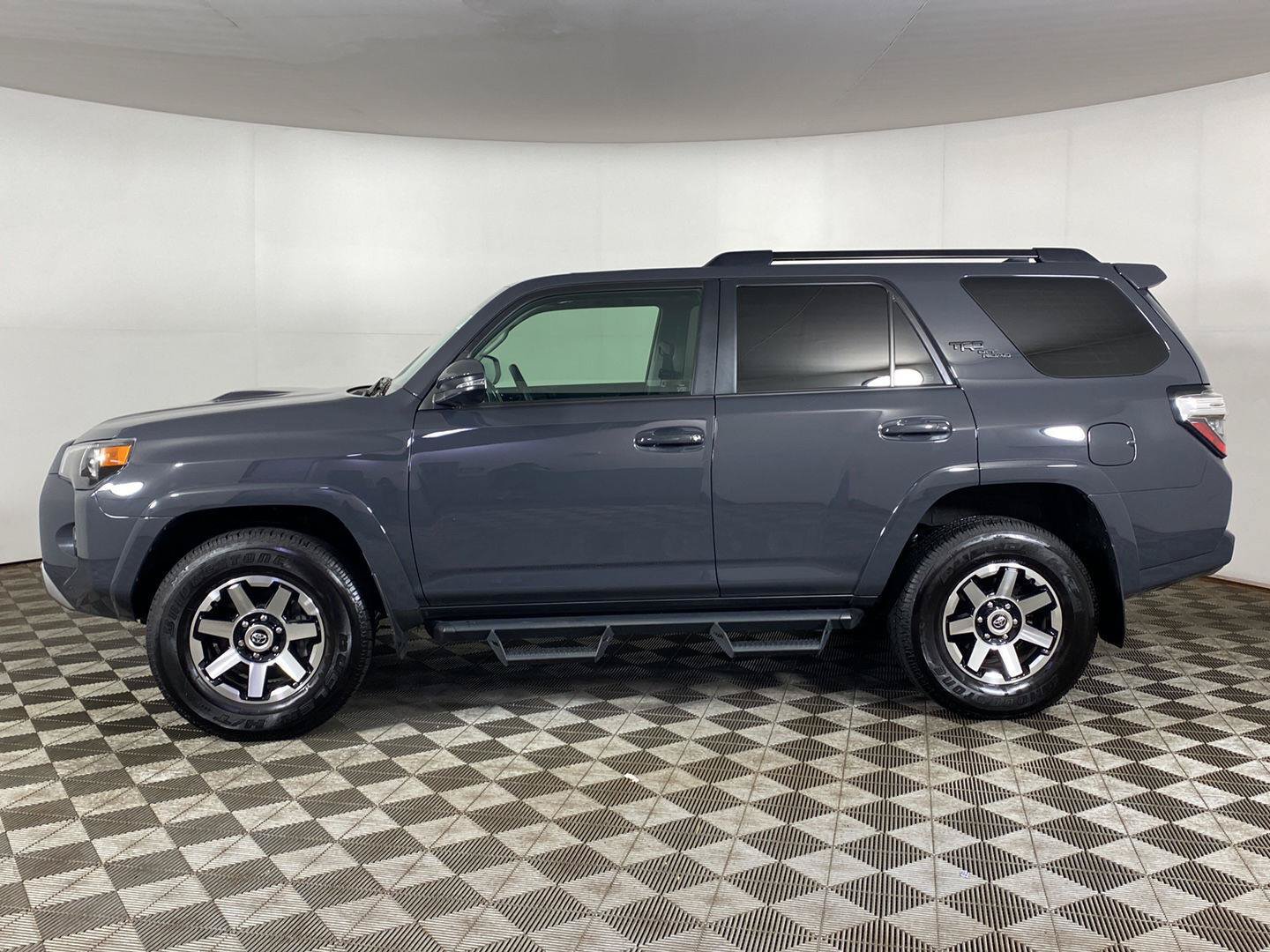 Used 2024 Toyota 4Runner TRD Off-Road Premium w/ Moonroof Package AWD/4WD image 4