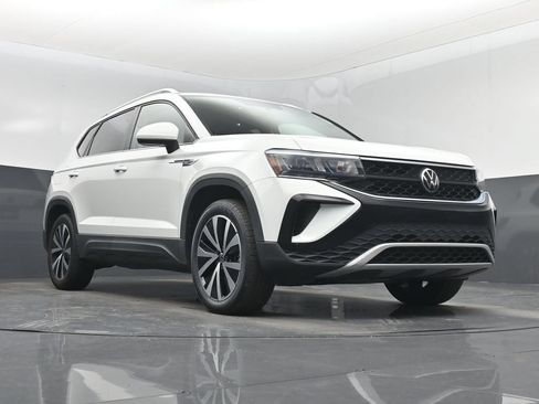 Used 2022 Volkswagen Taos SE FWD image 32