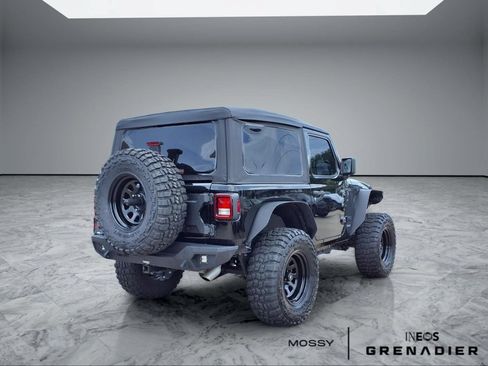 Used 2025 Jeep Wrangler Sport AWD/4WD image 7