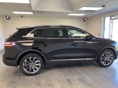 Used 2022 Lincoln Nautilus Reserve AWD/4WD image 8