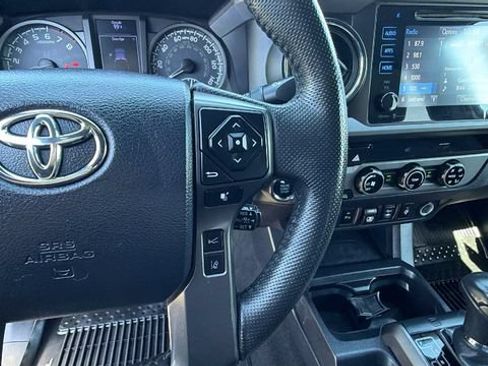 Used 2018 Toyota Tacoma TRD Off-Road w/ Technology Package AWD/4WD image 28