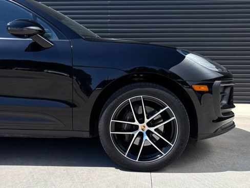Certified 2022 Porsche Macan AWD/4WD image 11