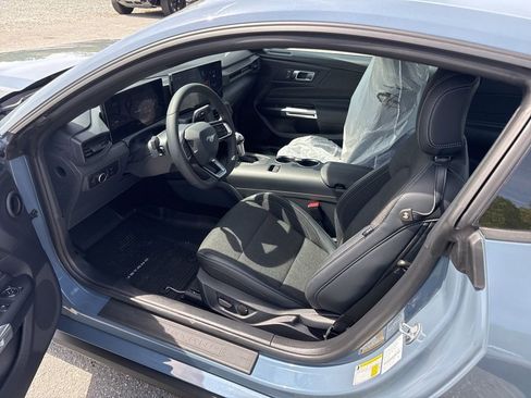 Used 2024 Ford Mustang Coupe image 11