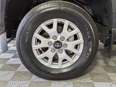 Used 2024 Toyota Tacoma SR5 AWD/4WD image 29