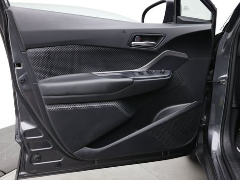 Used 2021 Toyota C-HR LE FWD image 10
