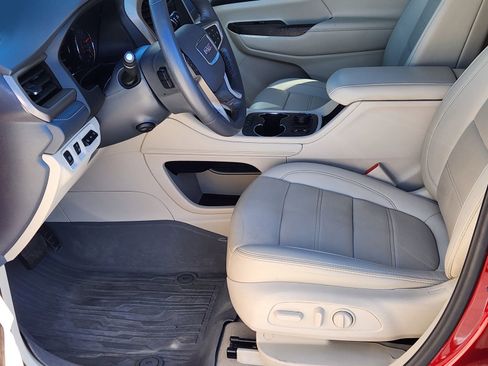 Used 2022 GMC Acadia Denali w/ Denali Technology Package image 10