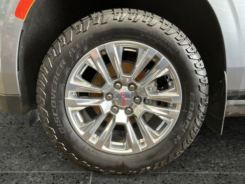 Used 2022 GMC Yukon XL Denali AWD/4WD image 14