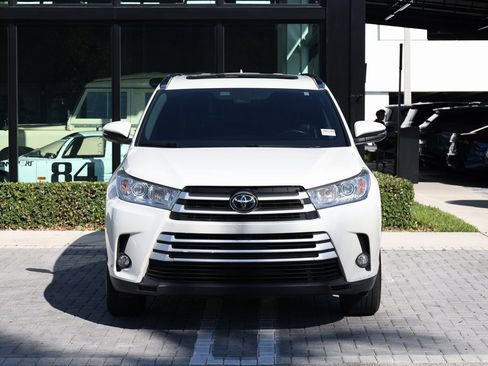 Used 2019 Toyota Highlander XLE image 3