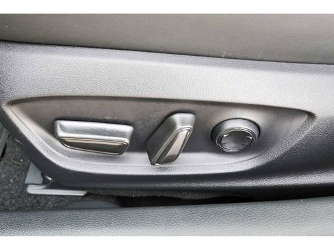 Used 2025 Toyota Prius Plug-In Hybrid image 27