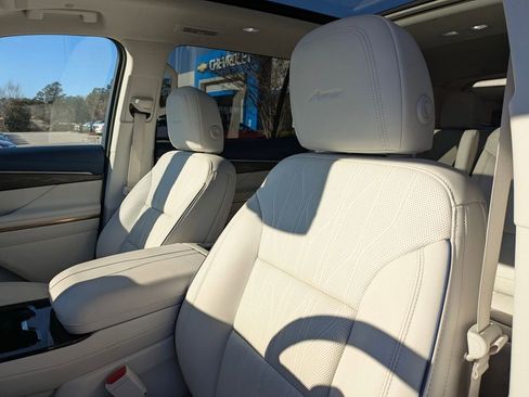 Certified 2025 Buick Enclave Avenir w/ Super Cruise Package image 12