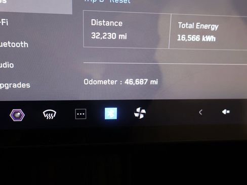 Used 2024 Tesla Cybertruck AWD Crew Cab image 44