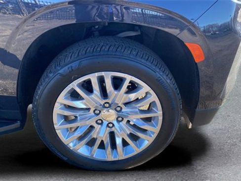 Used 2023 Chevrolet Suburban RST w/ Luxury Package image 21