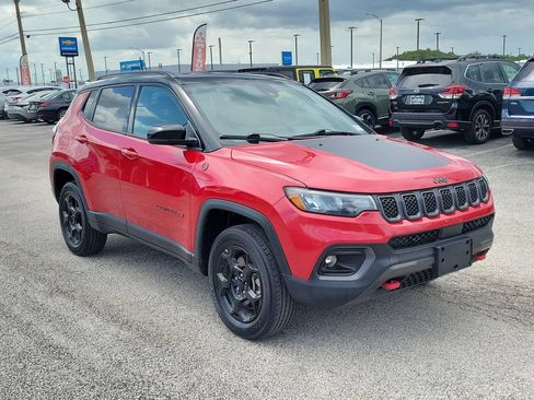 Used 2023 Jeep Compass Trailhawk AWD/4WD image 7