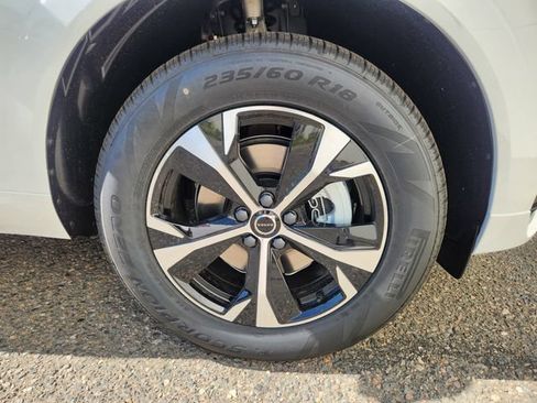 New 2026 Volvo XC60 B5 Core w/ Climate Package AWD/4WD image 18