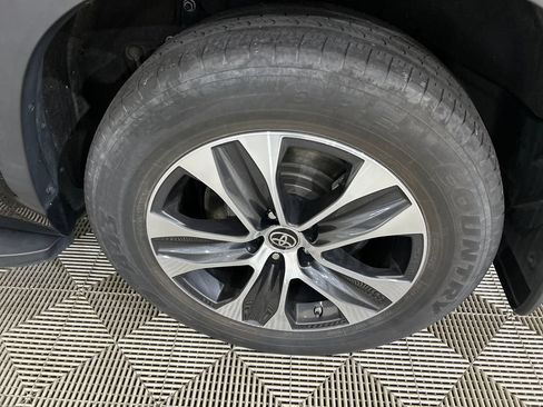 Used 2022 Toyota Highlander XLE FWD image 10